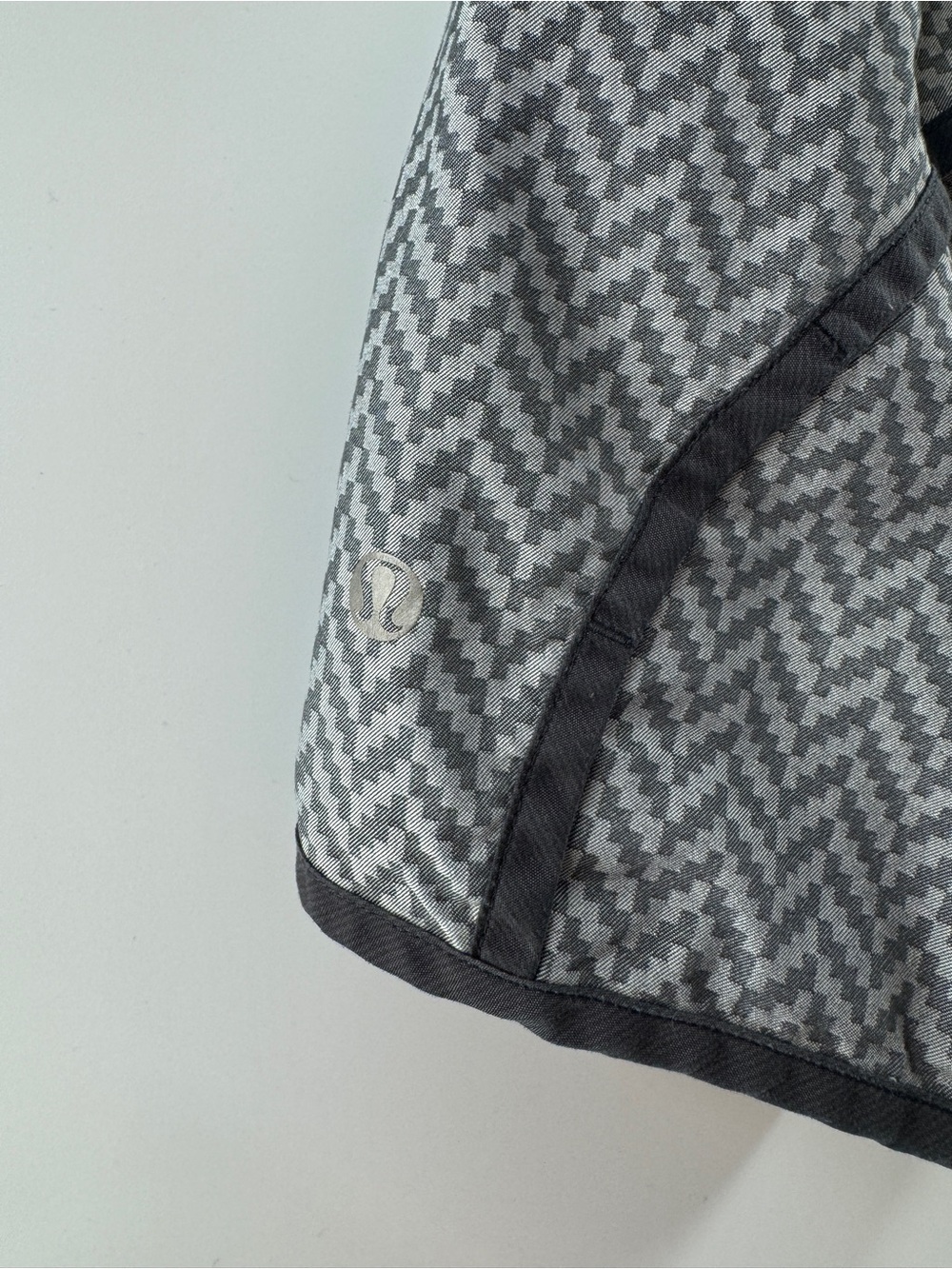 Lululemon Run Times Short Giant Herringbone Swift Black White – Women's Size 6 - Picture 6 of 8